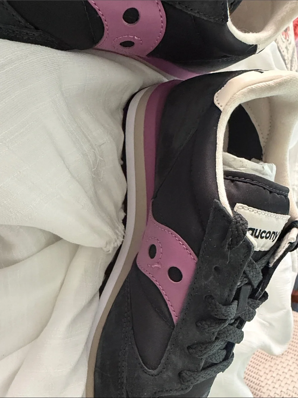 Saucony Women’s Black & Pink Retro Runner Sneakers